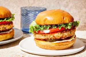 Crispy Fish Burgers FT RECIPE0423 50a8e69285554174a44c6709f9fac010